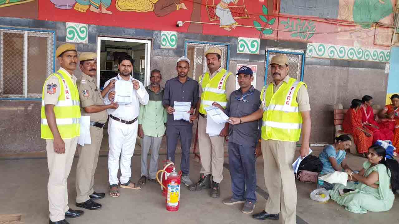Fire Accidents | అగ్ని ప్రమాదాల పట్ల అప్రమత్తంగా ఉండాలి : అగ్నిమాపక కేంద్రం అధికారి శ్రీనివాస్‌