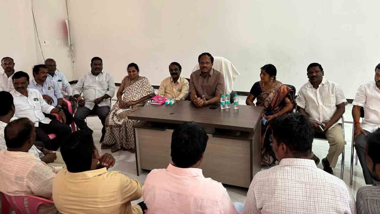 గులాబీ జెండా ఎగరాలి
