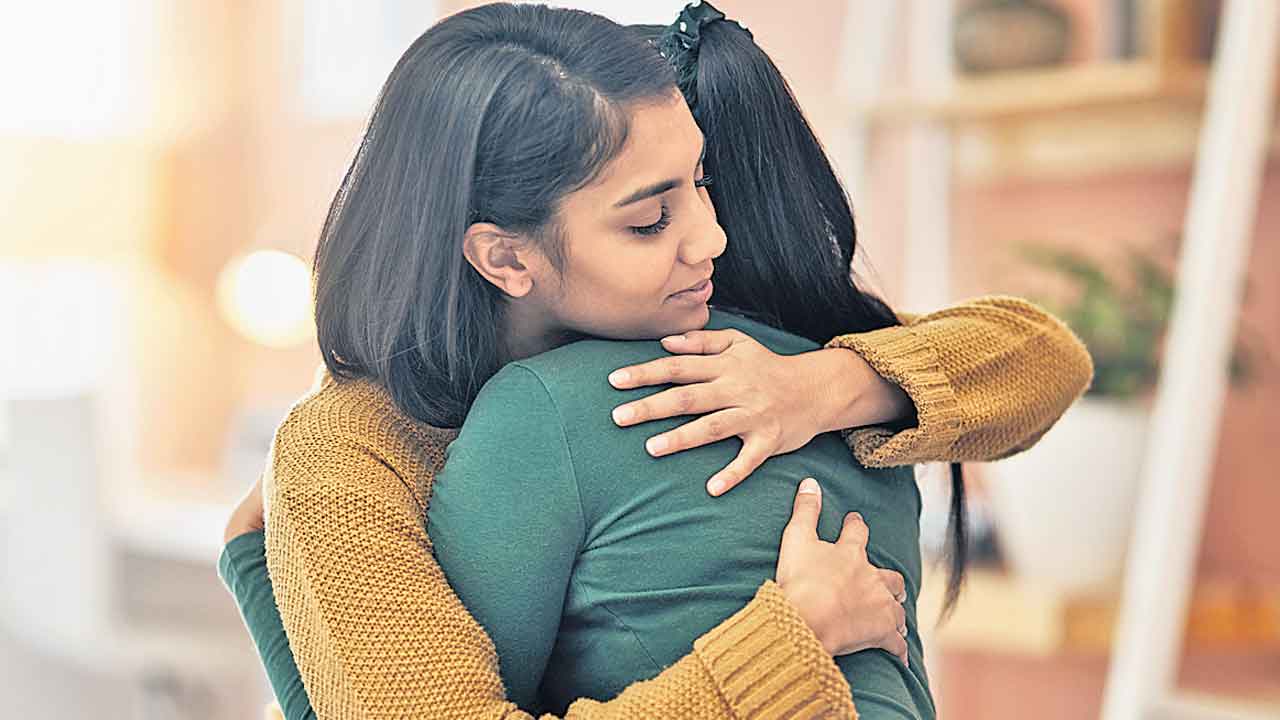 ఓదార్చాలంటే ఈ మూడూ గుర్తుంచుకోండి!