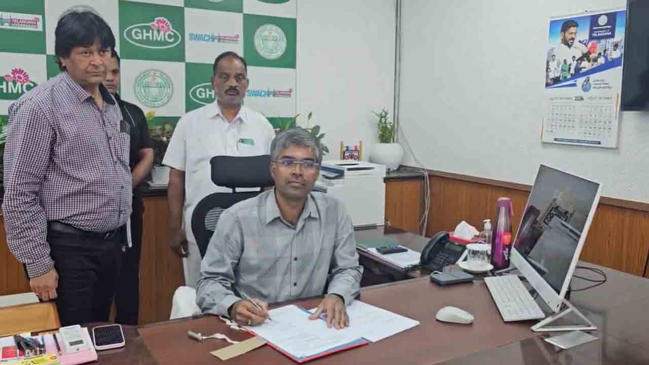 జీహెచ్‌ఎంసీలో నలుగురు మెడికల్‌ ఆఫీసర్లపై చర్యలు