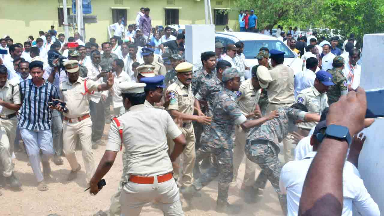 Protocol Issue | భూభారతి అవగాహన సదస్సులో ప్రోటోకాల్ రగడ.. ఎమ్మెల్యేకు వ్యతిరేకంగా నినాదాలు