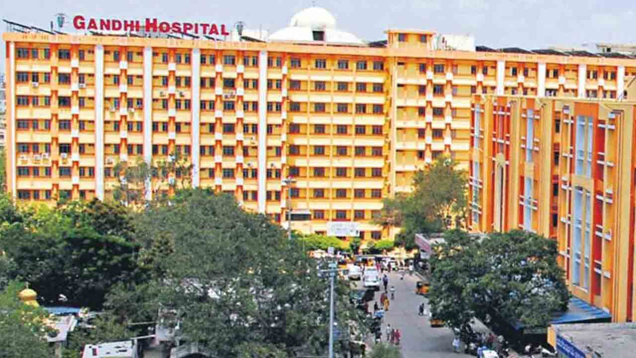 Gandhi hospital | యువకుడి కంట్లో దిగిన స్క్రూడ్రైవర్.. సక్సెస్‌ఫుల్‌గా తొలగించిన గాంధీ వైద్యులు..!