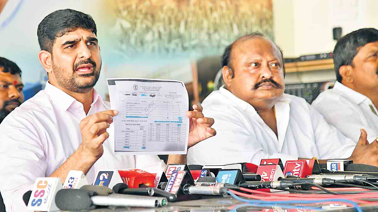 Padi Kaushik Reddy | ఆ పదిమంది సంగతేంది?.. 21,093 మంది పరీక్షలు రాస్తే.. 21,103 మందికి రిజల్ట్‌ ఎట్లిస్తరు?: ఎమ్మెల్యే పాడి కౌశిక్‌రెడ్డి