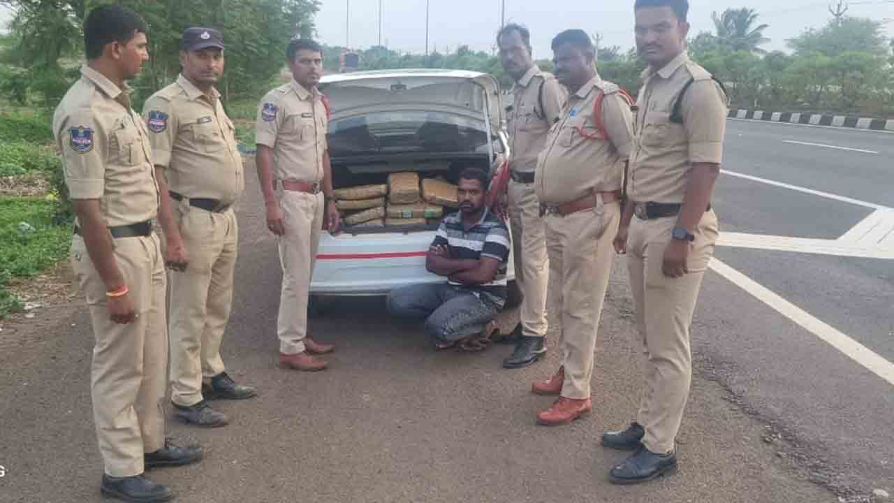 Ganja Seized | గంజాయి అక్రమ రవాణాపై పోలీసుల ఉక్కు పాదం.. భారీ విలువైన ఎండు గంజాయ్ సీజ్