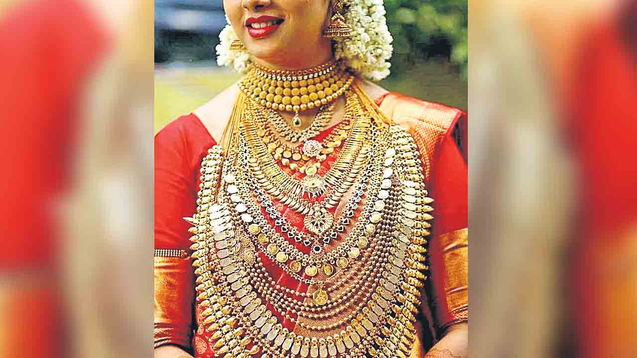 Gold Rate | తులం రూ.1,00,000.. దేశీయ మార్కెట్‌లో సరికొత్త స్థాయికి బంగారం ధరలు