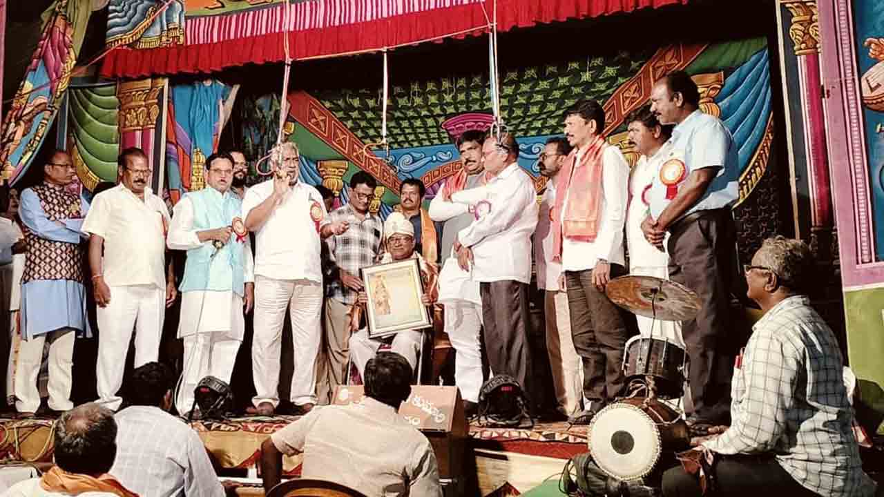 MLC Goreti Venkanna | నాటకాలు వాస్తవ జీవితాలను ప్రతిభింబిస్తాయి : ఎమ్మెల్సీ గోరేటి వెంకన్న