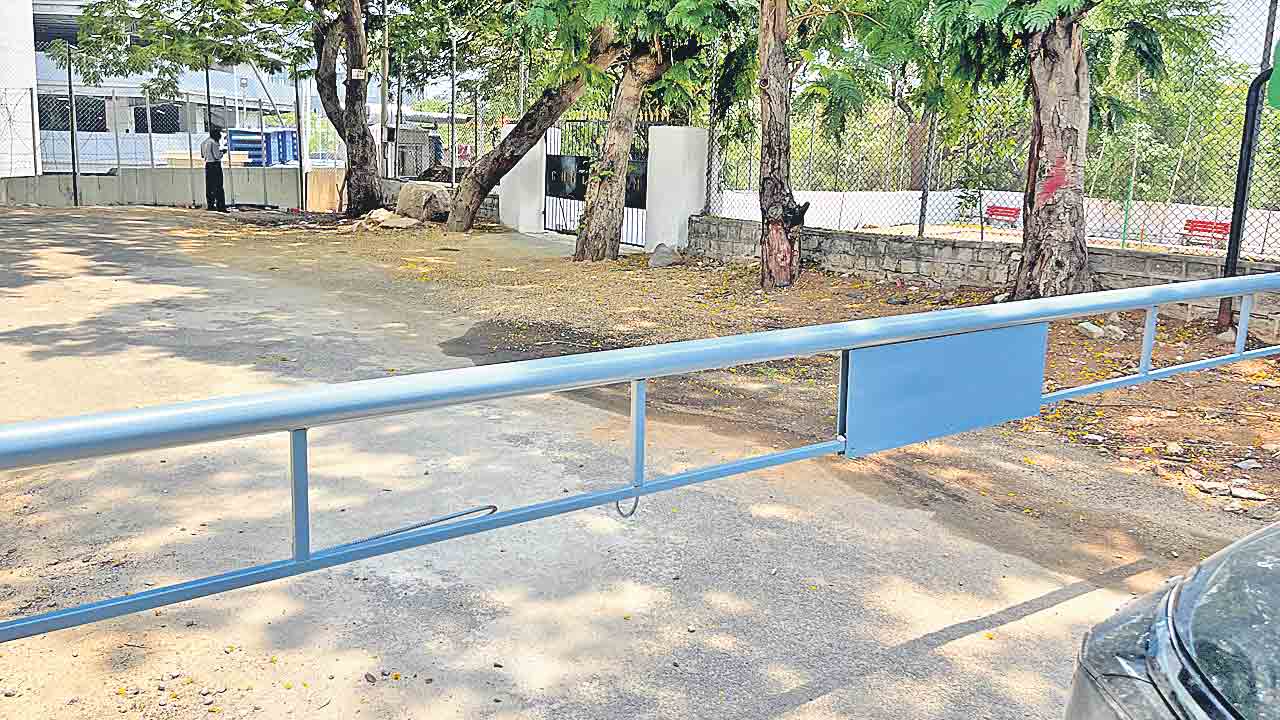 ప్రభుత్వ స్థలం కబ్జాకు యత్నం!