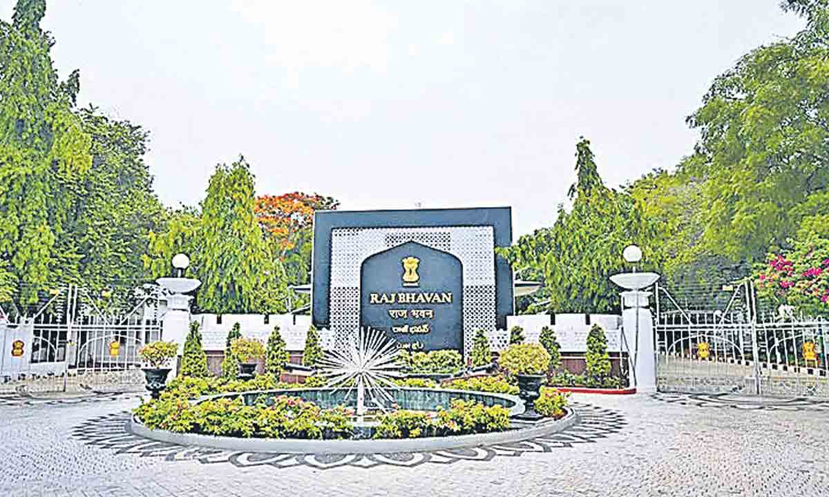 గబ్బు పడుతున్న గవర్నర్‌ వ్యవస్థ