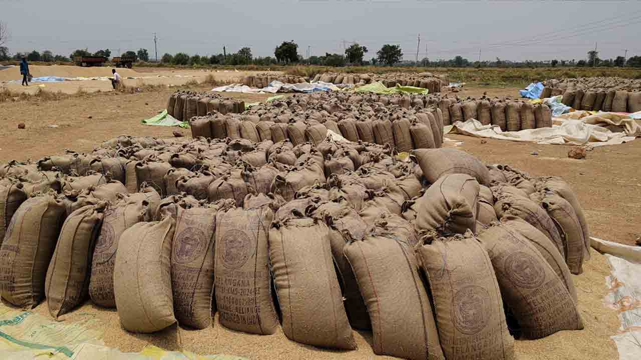Paddy Procurement | కొను గోల్‌మాల్‌.. మాగనూరులో ధాన్యం కొనుగోళ్ల నిలిపివేత
