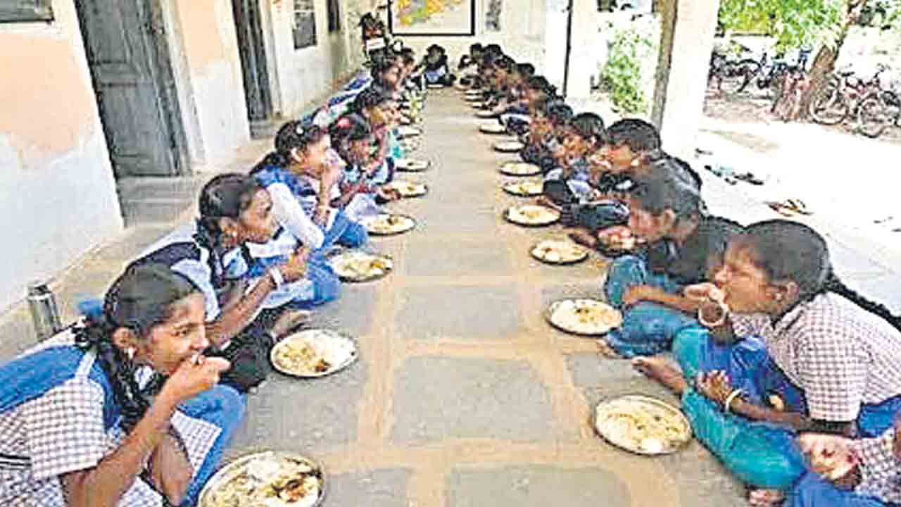 Midday Meals | మధ్యాహ్న భోజనం లబ్ధిదారులకు కోత.. ఈసారి 16 లక్షల మంది విద్యార్థులకే పరిమితం