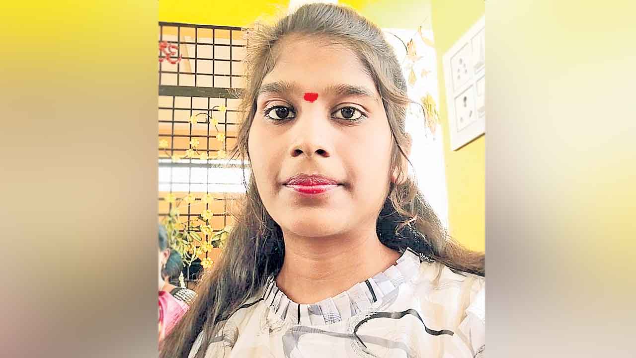 గురుకుల విద్యార్థిని ఆత్మహత్య