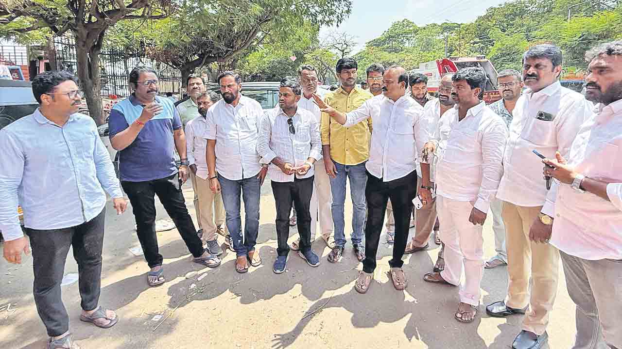 అసెంబ్లీలో పూలే విగ్రహ ఏర్పాటుకై..