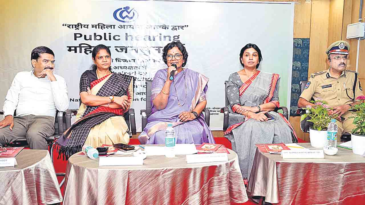 బాధితులకు అండగా జాతీయ మహిళా కమిషన్