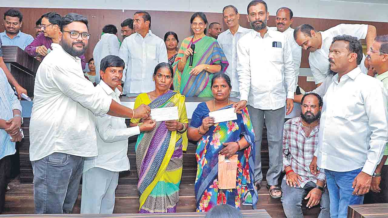 Sabitha Reddy | హామీలపై ప్రశ్నించడం తప్పా?.. 6 గ్యారెంటీల అమలుపై మాట తప్పిన ప్రభుత్వం: ఎమ్మెల్యే సబితారెడ్డి