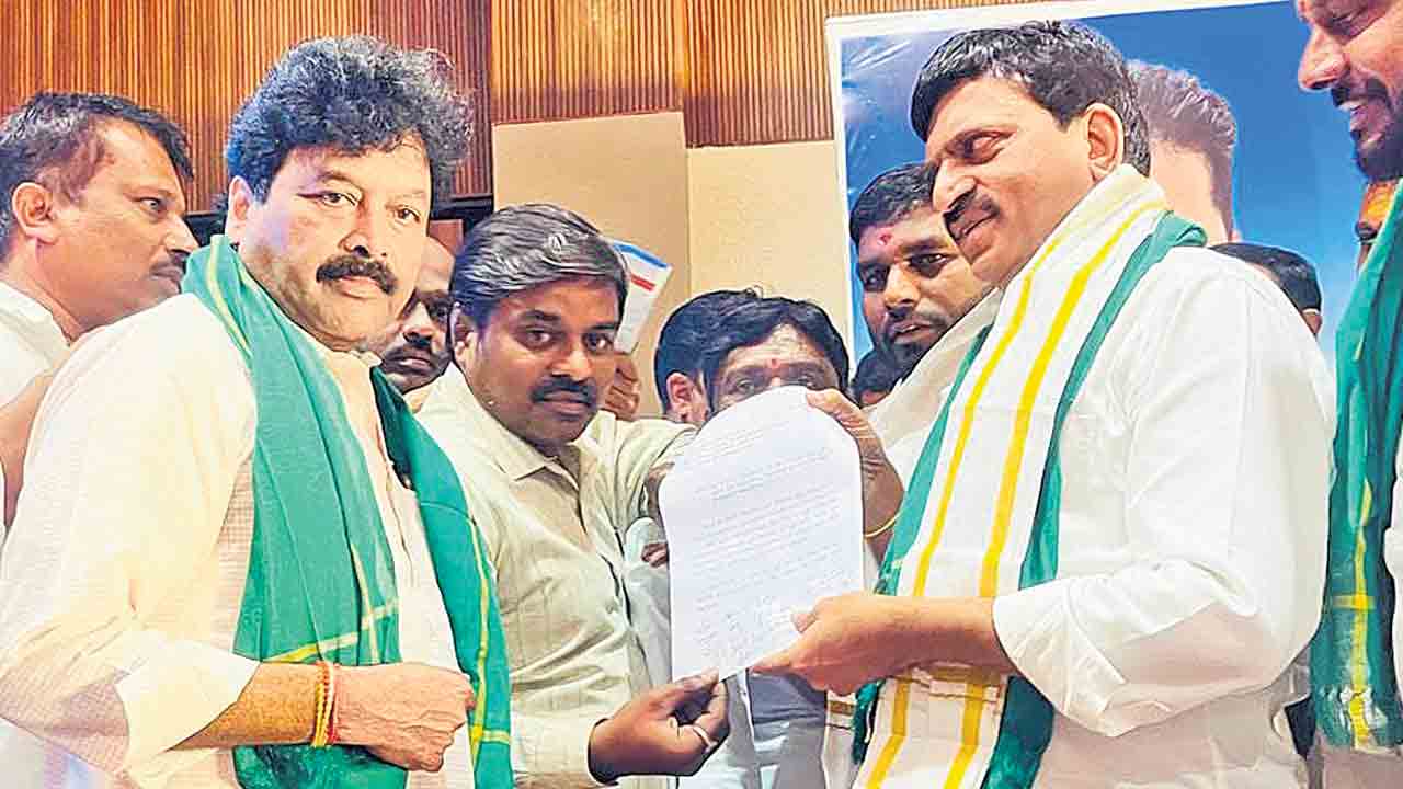 భూ భారతితో సమస్యల పరిష్కారం