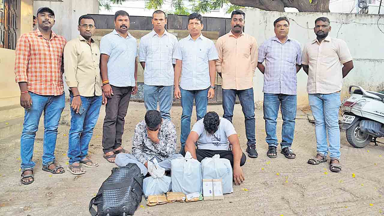 కార్మికులే లక్ష్యంగా గంజాయి విక్రయాలు