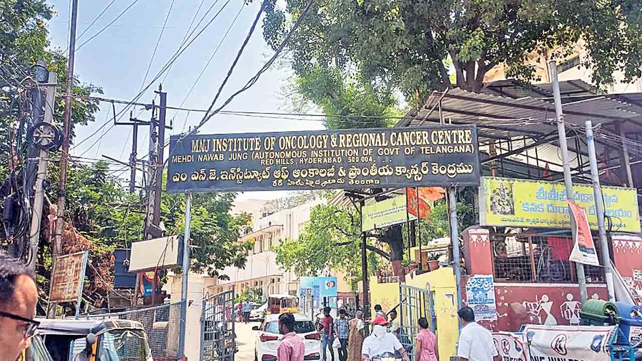 ఇంకా జీతాలు రాలే!