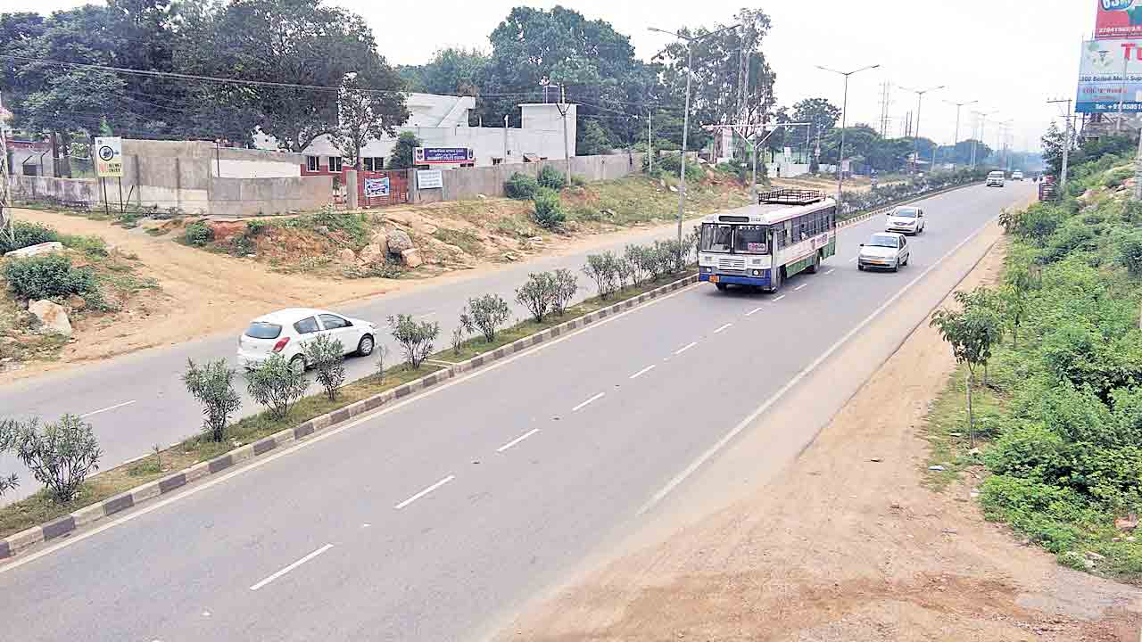 వెడల్పు తగ్గించరు.. పరిహారం పెంచరు