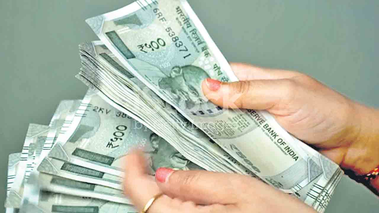 అధిక వడ్డీ పేరుతో ముంచారు..