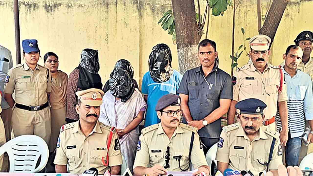 బాలిక కిడ్నాప్‌ కేసులో ఐదుగురి అరెస్టు