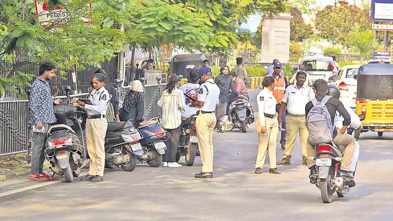 Wrong Route Driving | రాంగ్‌ సైడ్‌ డ్రైవింగ్‌ మోత.. రోజుకు 2వేలకు పైగా కేసులు