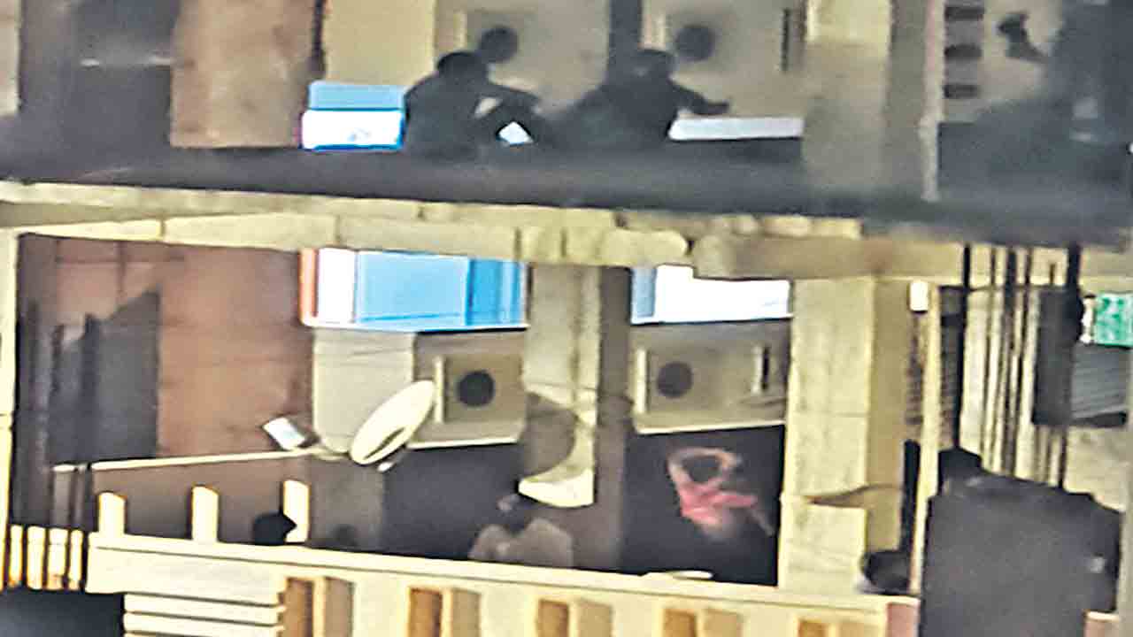 Wine Shops | శివారుల్లో అక్రమ మద్యం దుకాణాలు.. మూముళ్ల మత్తులో ఎక్సైజ్‌ అధికారులు