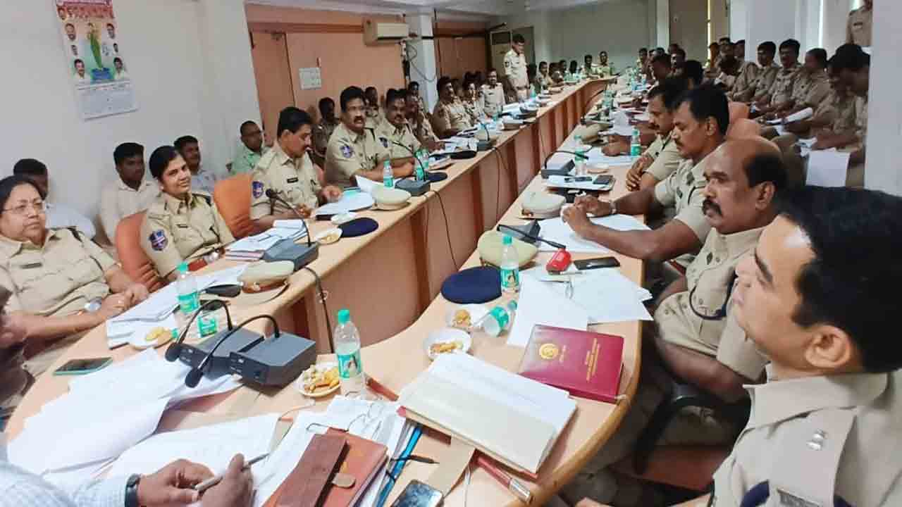 మత్తు పదార్థాల అమ్మకాలపై నిఘా తప్పనిసరి