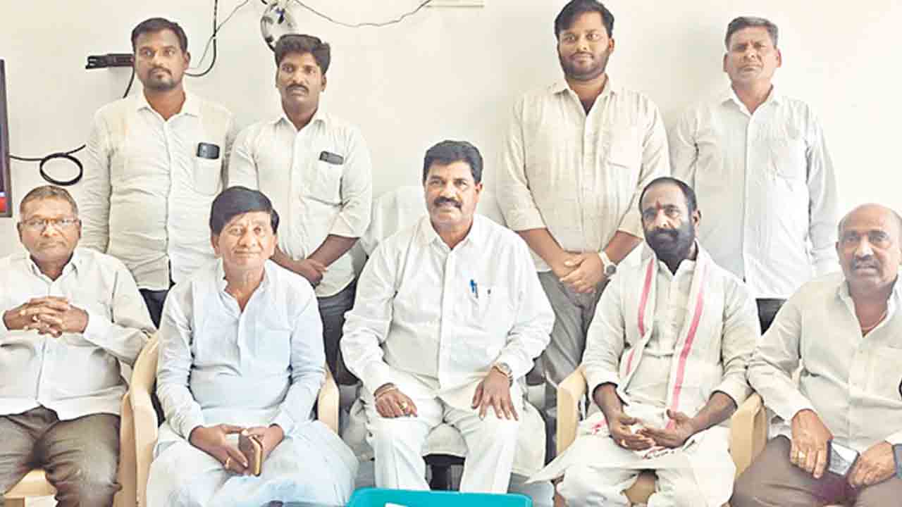 జొన్న కొనుగోలు కేంద్రాలను ప్రారంభించాలి