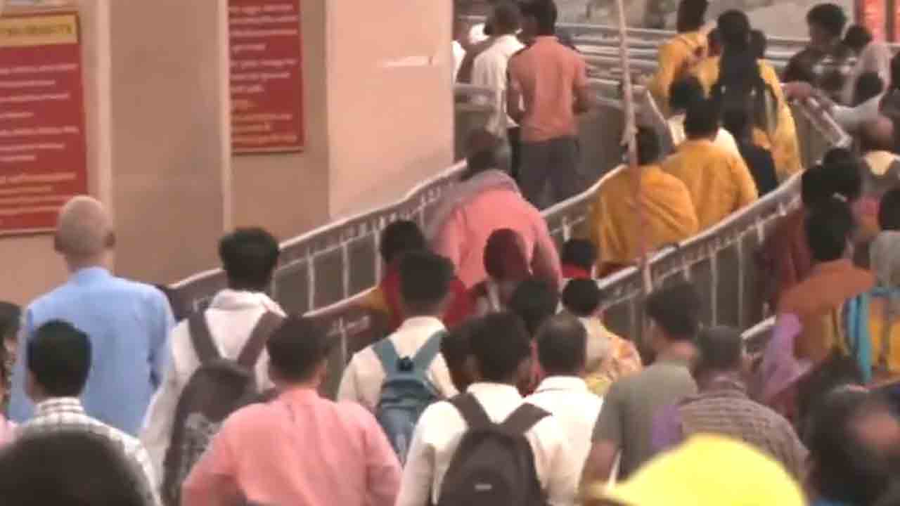 Hanuman Jayanti | హనుమాన్‌ జయంతి.. అయోధ్యకు పోటెత్తిన భక్తులు