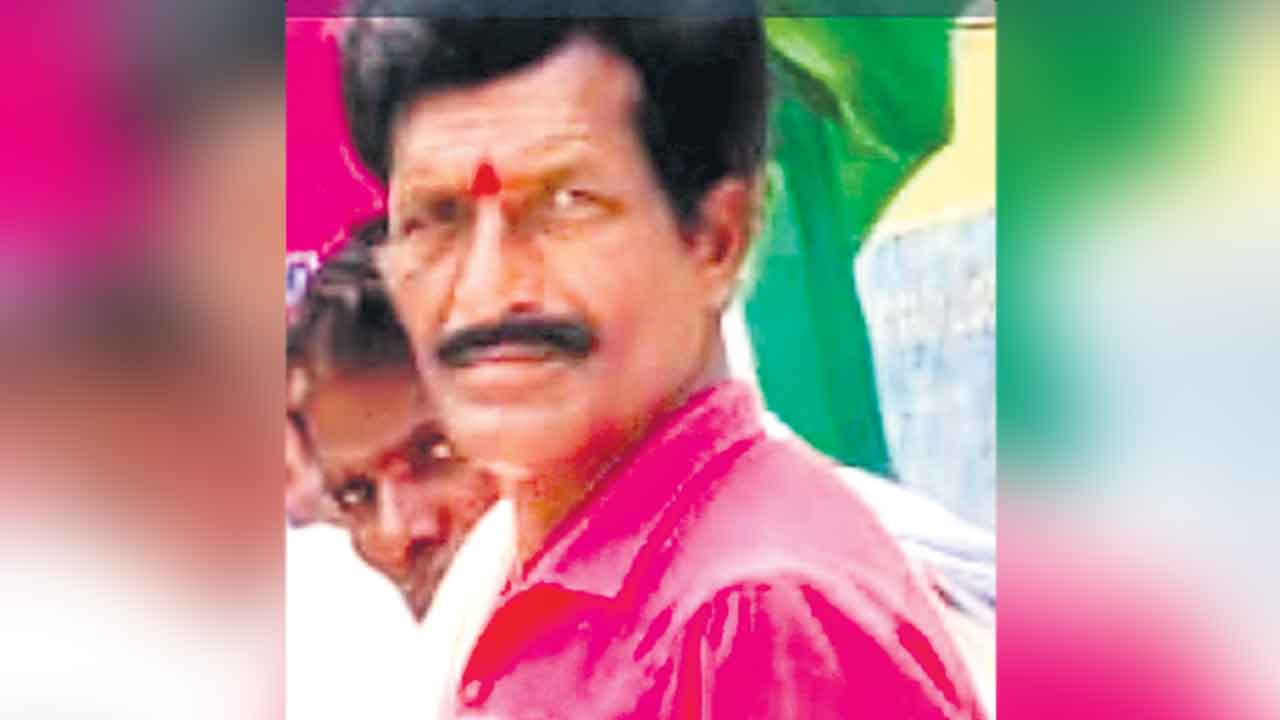 బీఆర్‌ఎస్‌ కార్యకర్త దారుణ హత్య