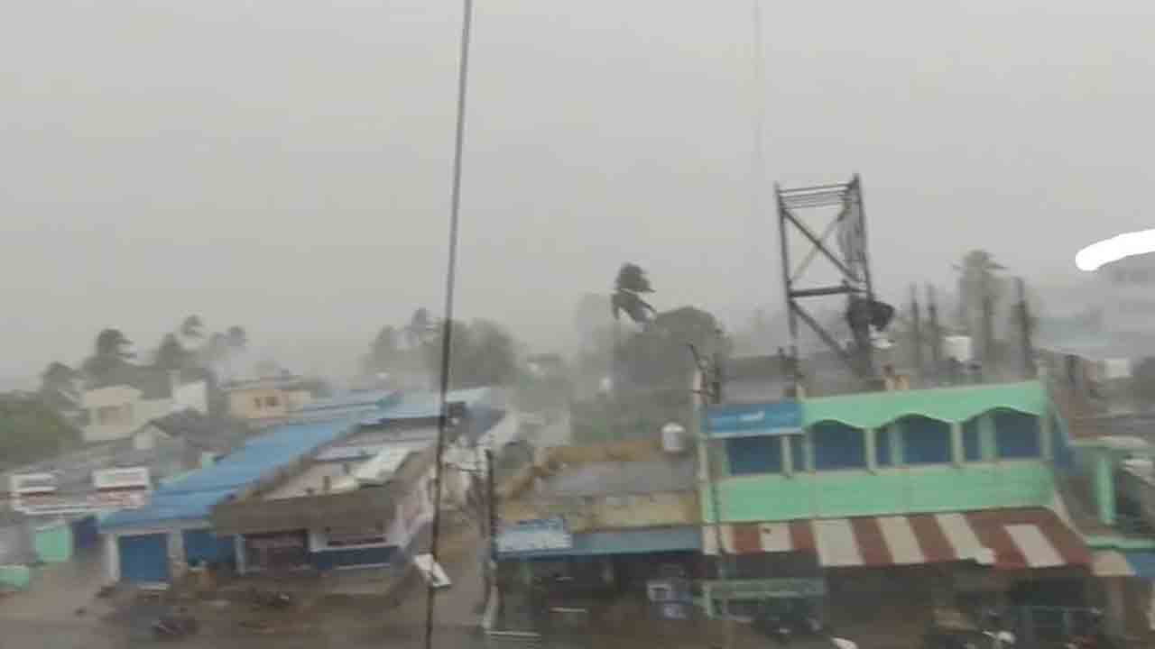 ఈదురుగాలులతో కూడిన వర్షం