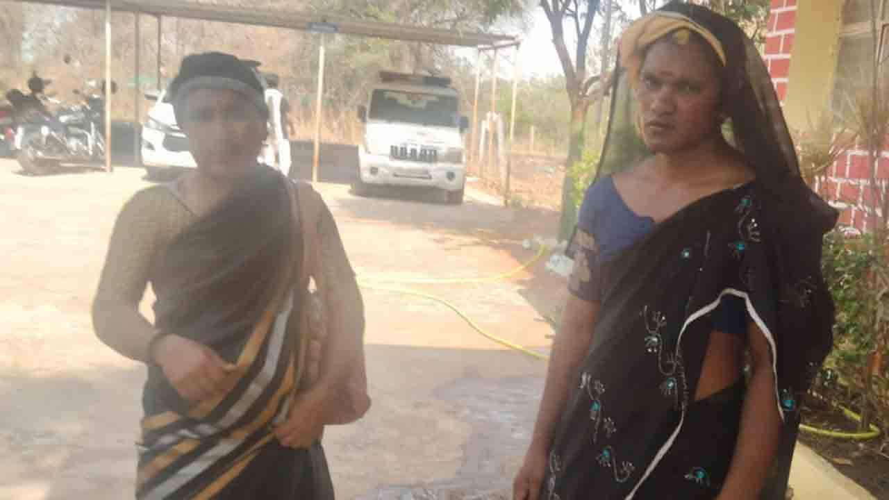 Hijra Thieves | దొంగతనం కోసం ఎన్ని వేషాలో.. ఇలా రెడ్‌హ్యాండెడ్‌గా దొరికిపోయారు