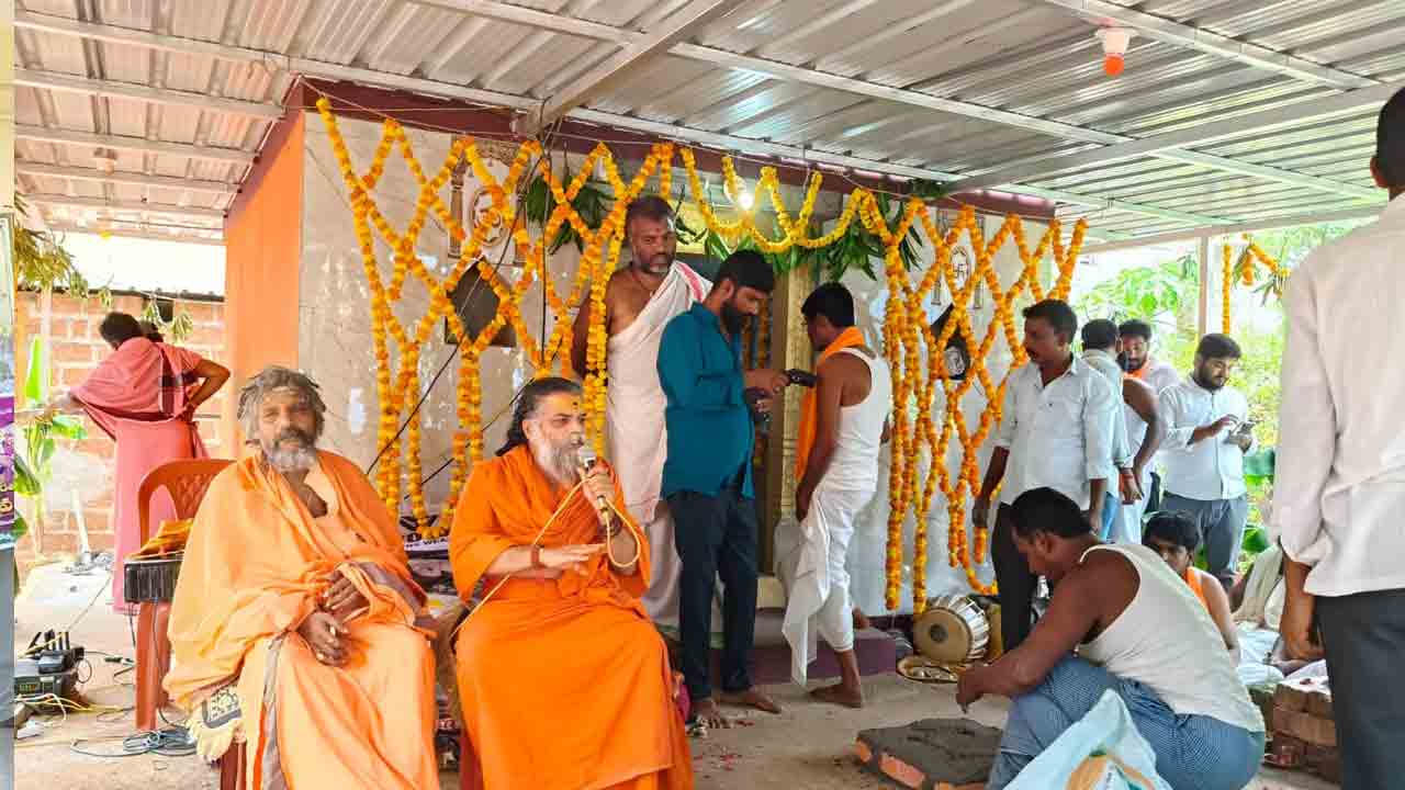 Hindu Temples | ఆలయాలు హిందూ ధర్మ రక్షణకు నిలయాలు.. వీరభద్రేశ్వర స్వామి ప్రతిష్టాపనలో పీఠాధిపతులు
