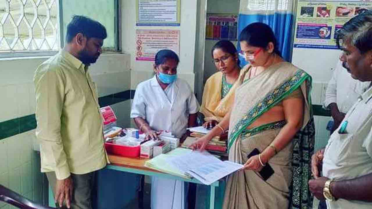 DMO Saubhagya Lakshmi | రోగులకు మెరుగైన వైద్య సేవలందించాలి : జిల్లా వైద్యాధికారి సౌభాగ్య లక్ష్మి