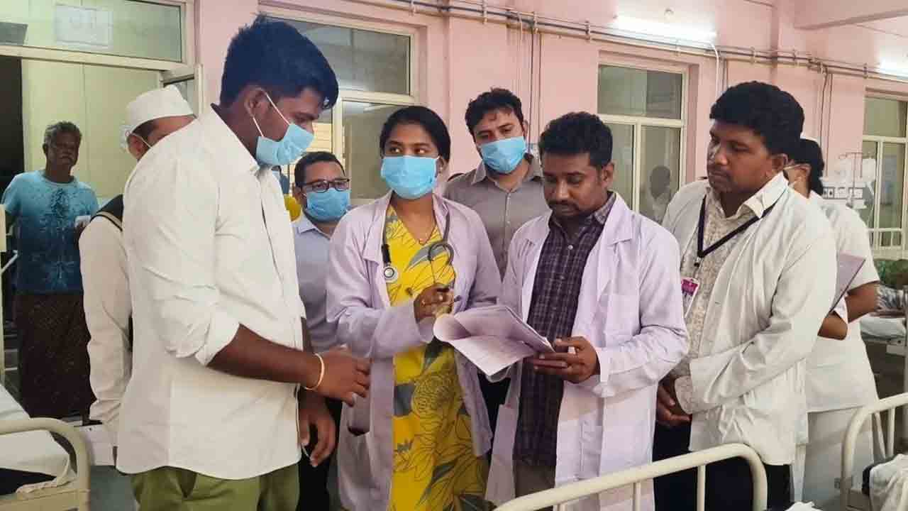 రోగులతో మర్యాదగా మెలగాలి