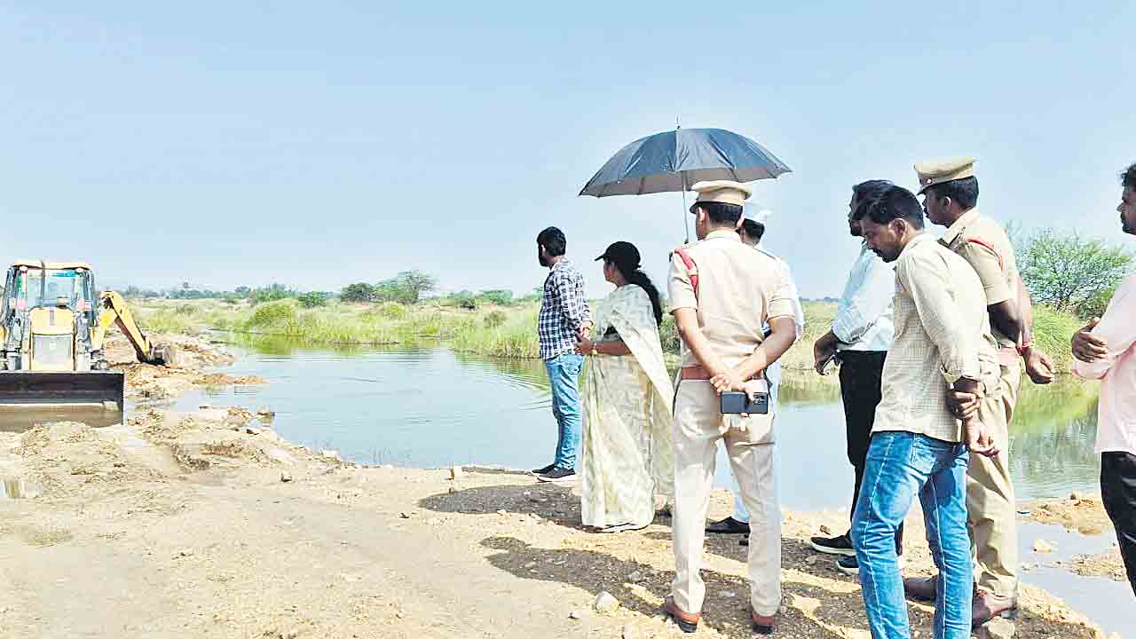 ఇసుక అక్రమ రవాణాకు అడ్డుకట్ట