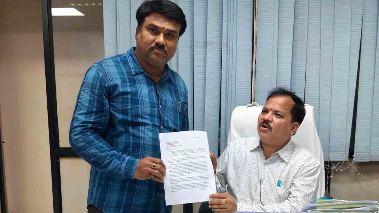 Illegal construction | వివాదాస్పద స్థలంలో అక్రమ నిర్మాణం.. అధికారుల తీరుపై మండిపడుతున్న బాధితులు