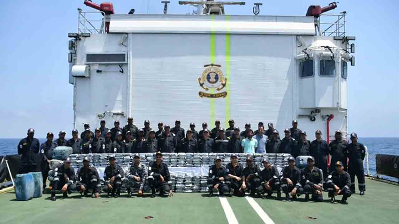 Drugs | అరేబియా సముద్రంలో రూ.1800 కోట్ల విలువైన డ్రగ్స్‌ను స్వాధీనం చేసుకున్న ఇండియన్‌ కోస్ట్‌ గార్డ్‌