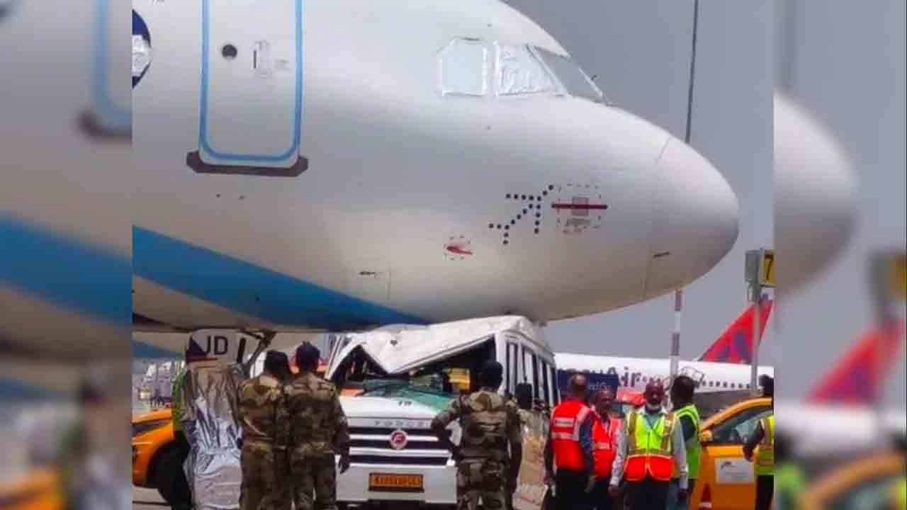 Indigo flight | విమానాన్ని ఢీకొట్టిన టెంపో ట్రావెలర్‌.. ఆ తర్వాత ఏం జరిగిందంటే?