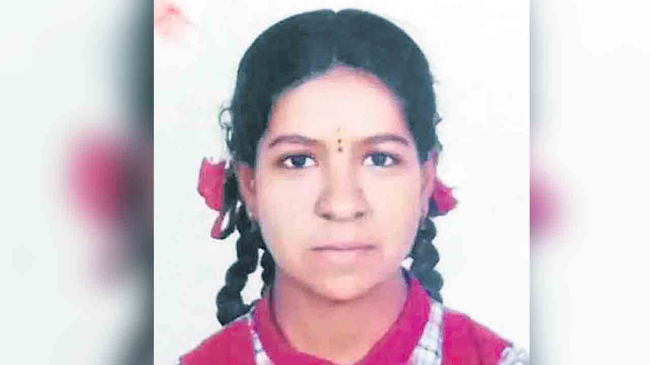 ఇంటర్‌ విద్యార్థిని ఆత్మహత్య