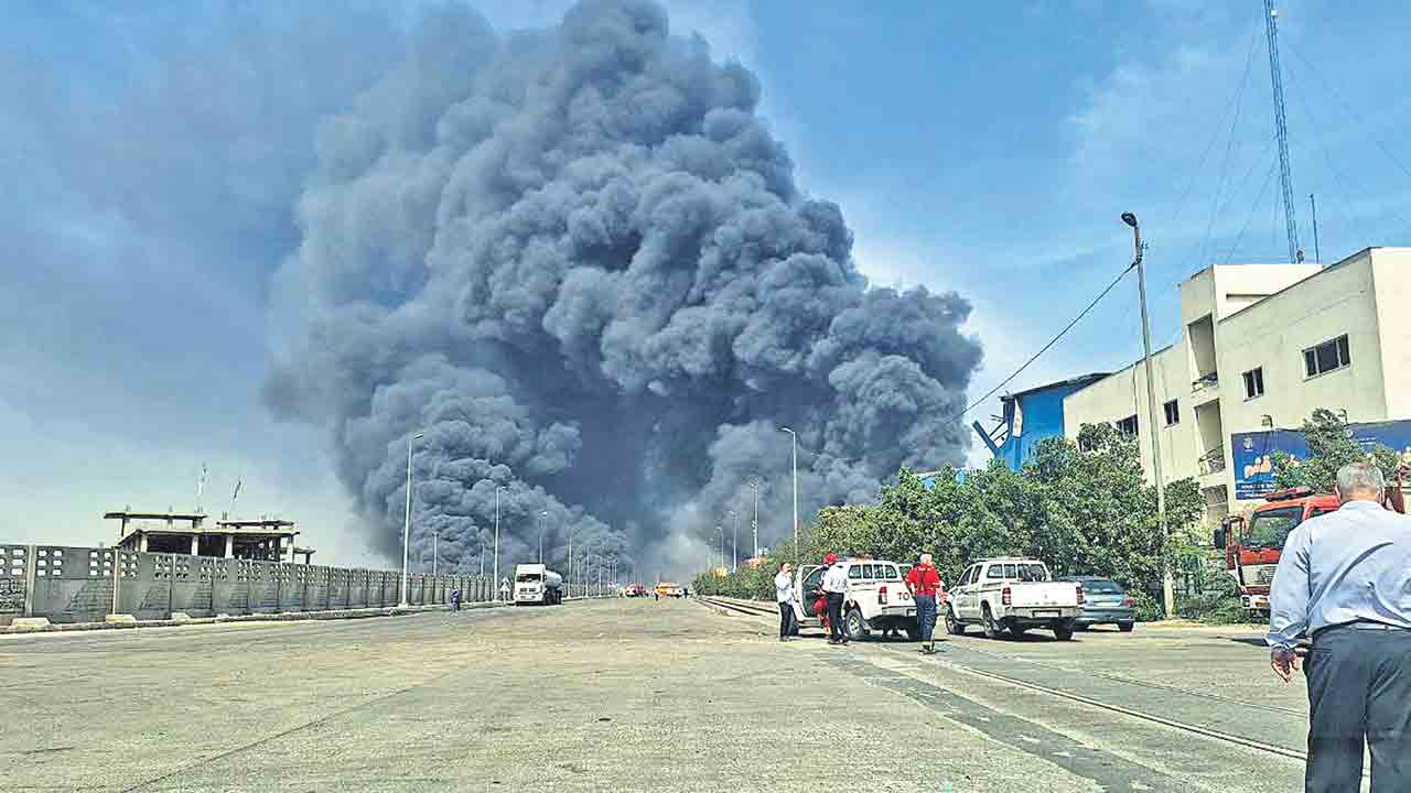 ఇరాన్ పోర్టులో భారీ పేలుళ్లు ఐదుగురి మృతి