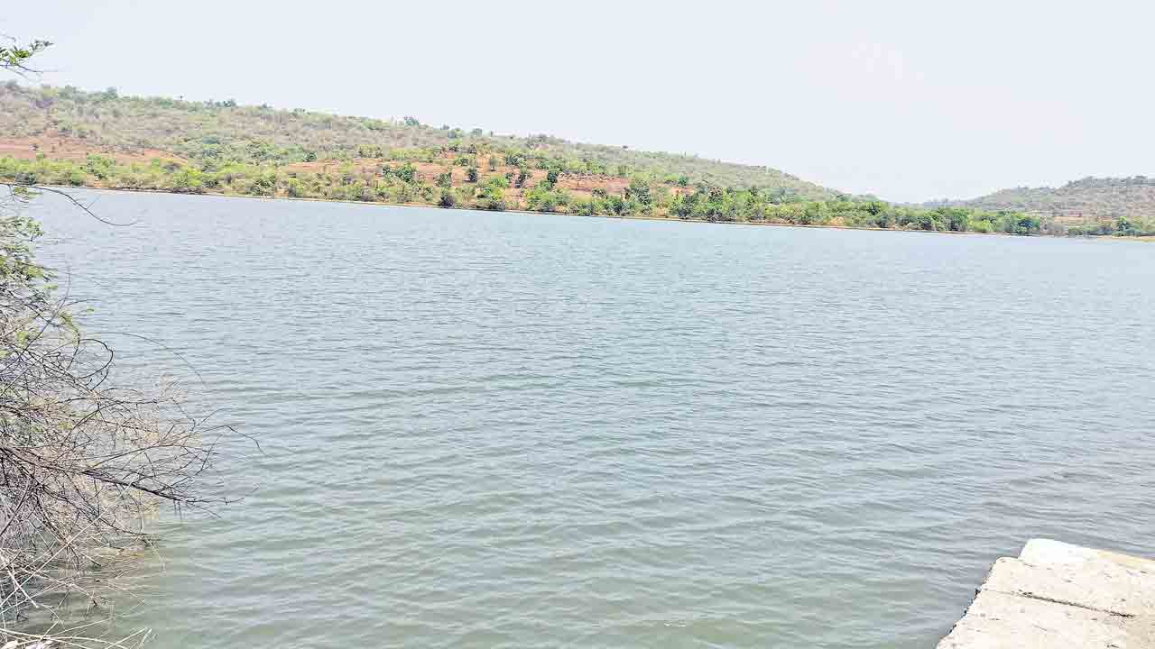 పొరుగుకు నీటికోట తాళాలు