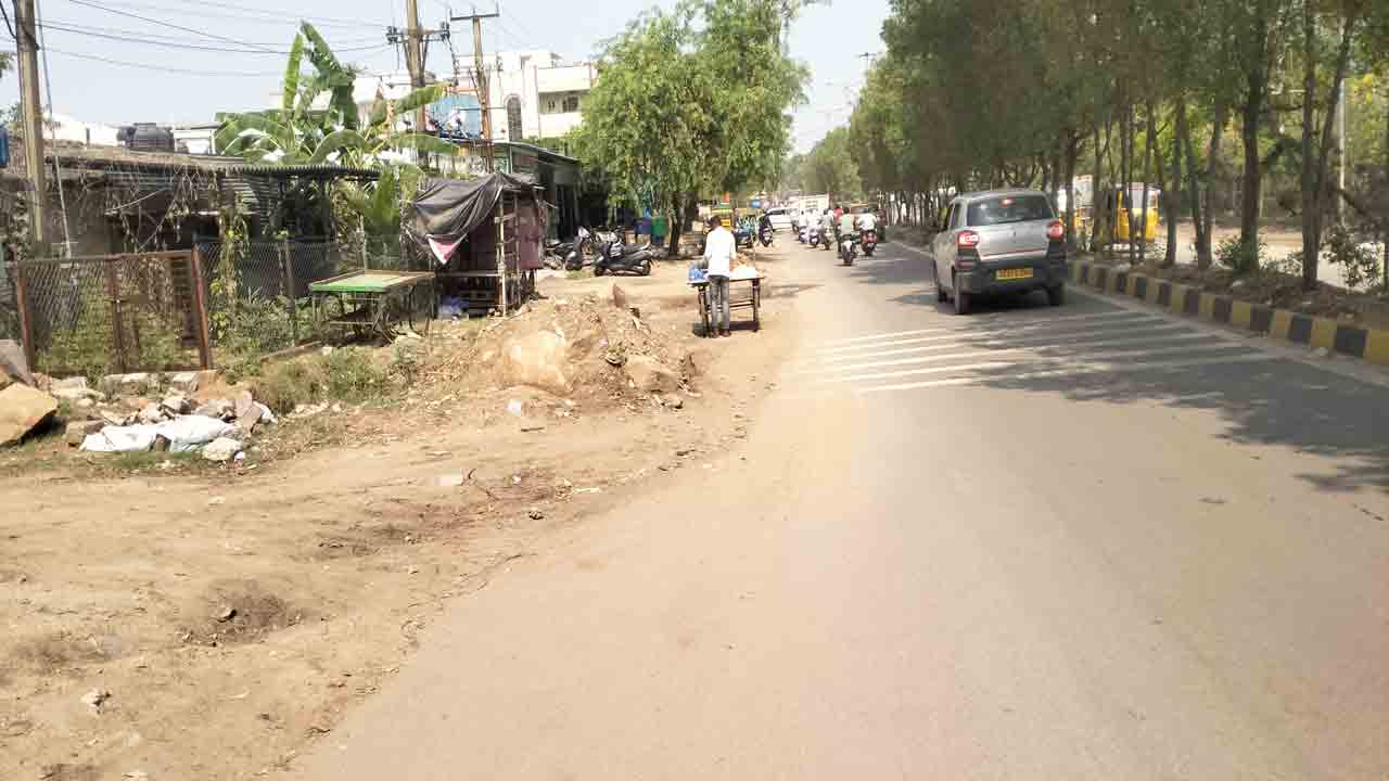 Jagadgiri Gutta | పనుల్లో నిర్లక్ష్యం.. అధికారుల తీరుతో వాహనదారుల ఇబ్బందులు