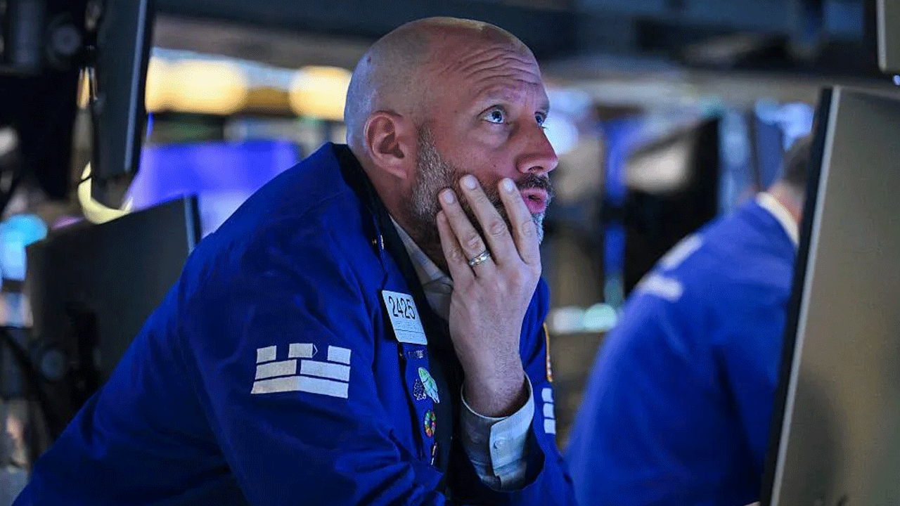 Donald Trump: ఫెడ‌ర‌ల్ రిజ‌ర్వ్ బ్యాంక్ చీఫ్‌పై ట్రంప్ విమ‌ర్శ‌లు.. అమెరికా స్టాక్స్‌, డాల‌ర్ ప‌త‌నం