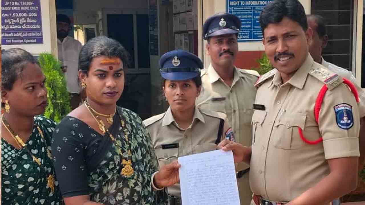 Jogini Sandhya | అసలు హిజ్రానే కాదు.. అఘోరిపై చర్యలు తీసుకోవాలి : జోగిని సంధ్య ఫిర్యాదు