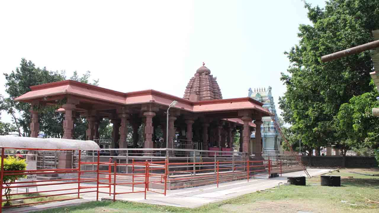 చెప్పిందే మంత్రం ఇచ్చిందే తీర్ధం