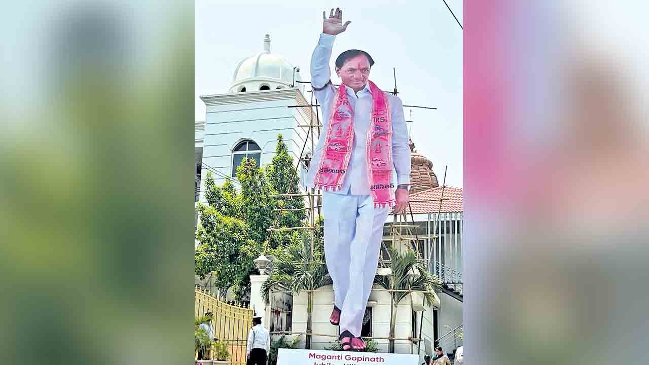 50 అడుగుల కేసీఆర్‌ కటౌట్‌