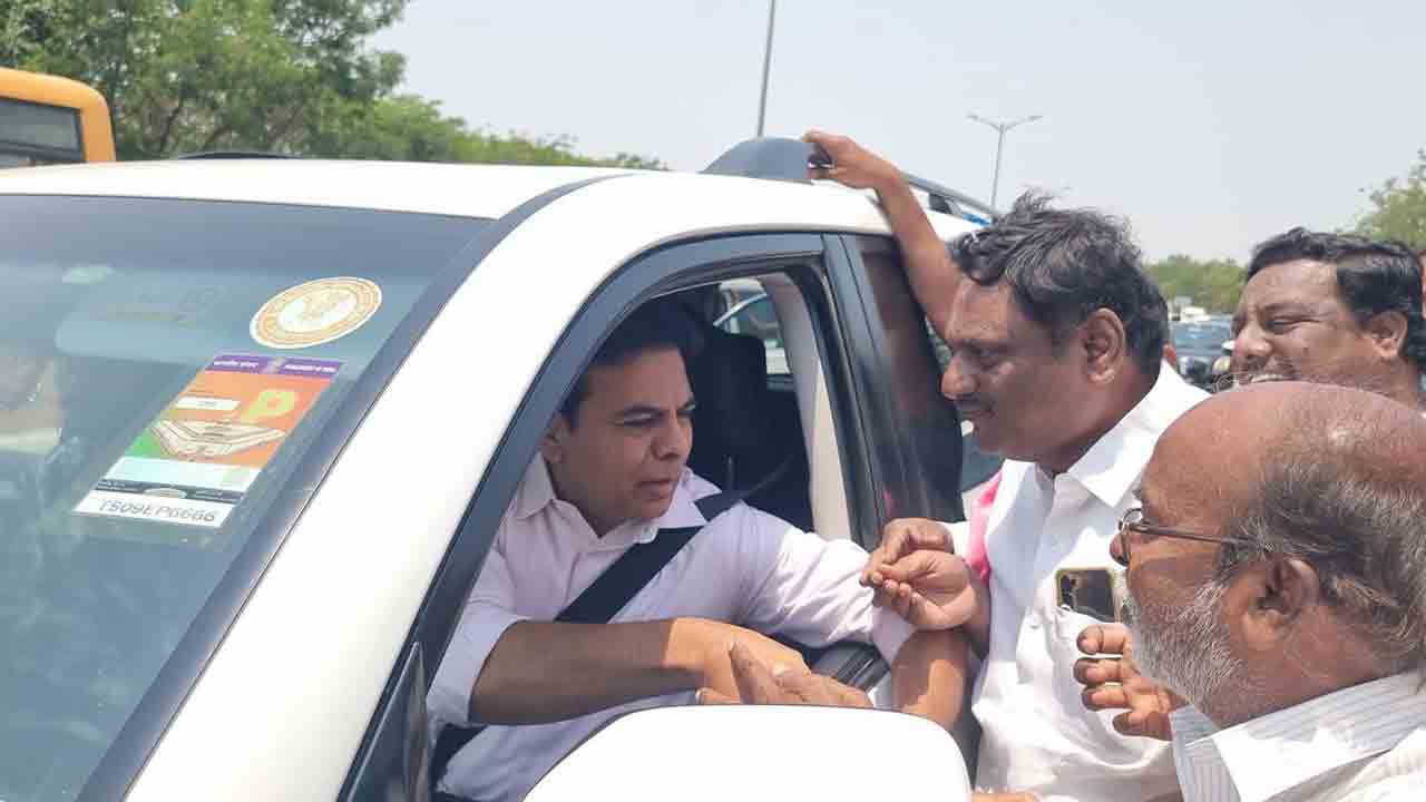 KTR | వరంగల్‌ వెళ్తుండగా.. ఘట్ కేసర్‌లో కేటీఆర్‌కు ఘన స్వాగతం