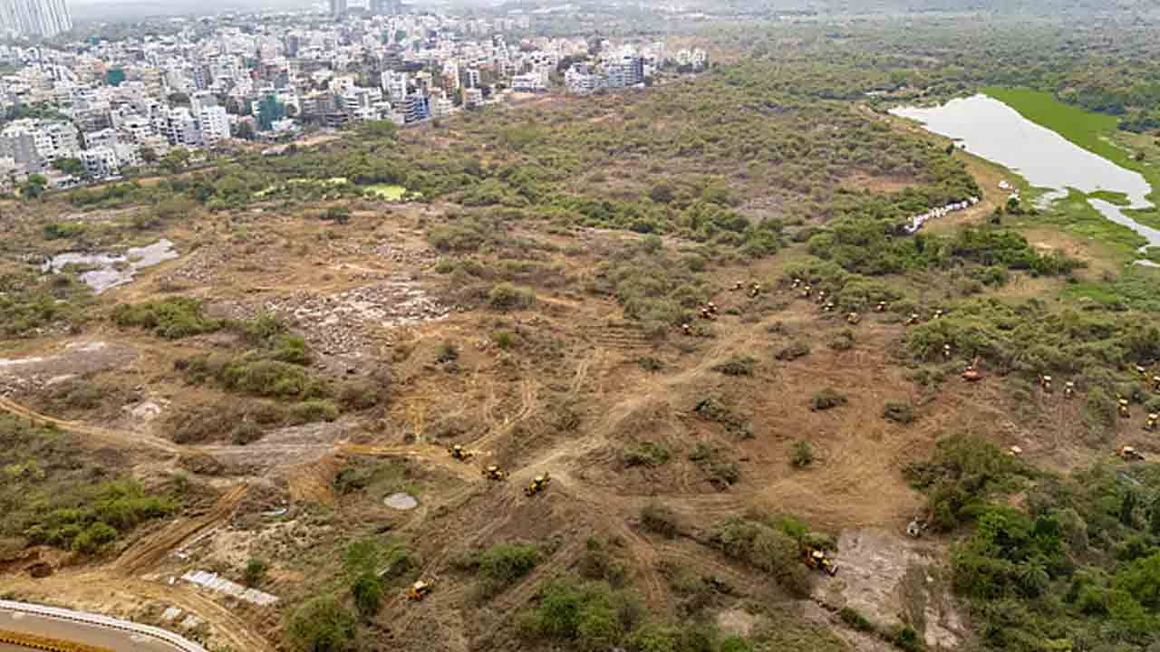 HCU Lands | ‘ఆఫ్‌లైన్‌’ వెనుక మర్మమేంది?.. కేంద్ర సాధికార కమిటీనే తప్పుదోవ పట్టించాలనుకున్నరా?