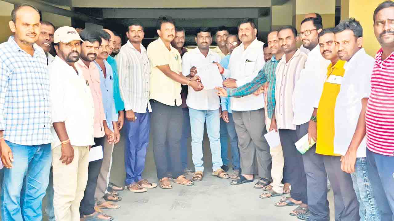 ఇచ్చిన హామీలు నెరవేర్చాలి